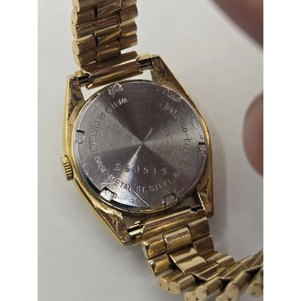 Seiko SQ Women 8523-0058 Day Date Fluted Two Tone Quartz 23mm Watch 6.5